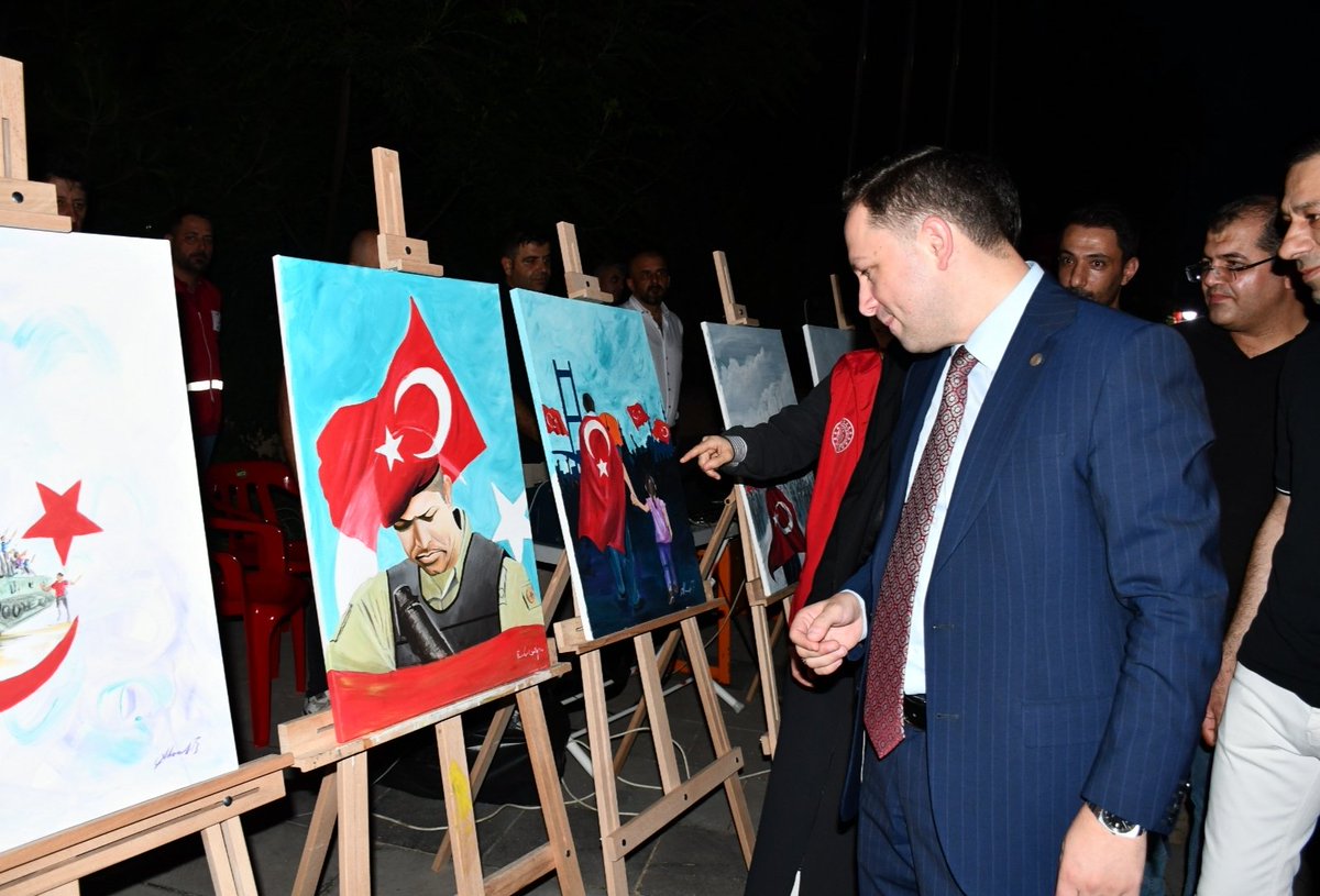 Nsy_Kaymakamlik's tweet photo. 📍Nusaybin Cumhuriyet Meydanı

Kaymakamımız Sayın Ercan Kayabaşı, Nusaybin Cumhuriyet Başsavcı V. Sayın Sergen Ünal ile birlikte, 15 Temmuz Şehitlerini Anma, Anlatma ve Milli Birlik Duygusunu Vurgulama Konulu Panel ve Fotoğraf Sergisi’ni ziyaret etti.🇹🇷

Emeği geçen herkese teşekkür ediyoruz.

Kahramanlık destanı yazan
#MilletinZaferi🇹🇷
#Nusaybin #Mardin
@TC_icisleri @AliYerlikaya 
@Mardin_Valiligi @tuncay_akkoyun 
@Ercan_Kayabasi