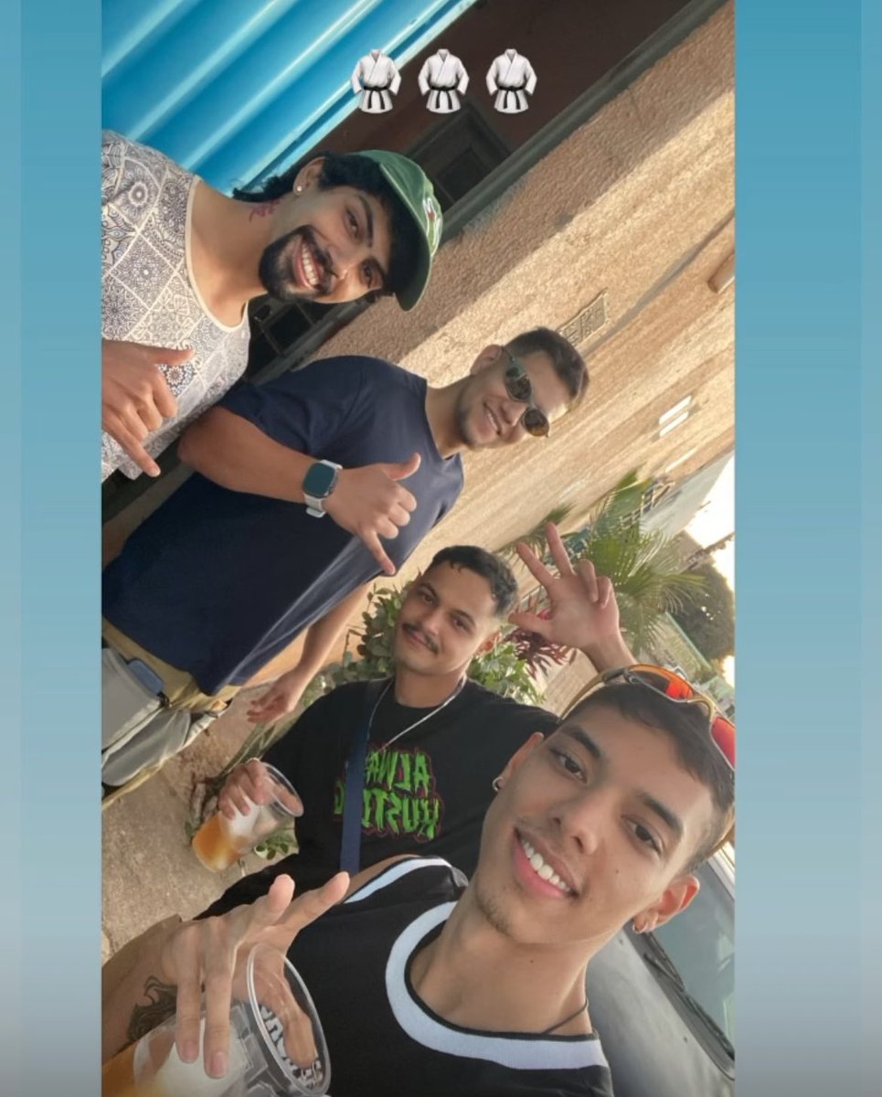 sonydsh's tweet photo. 🥋🥋🥋 satisfação é ter amigos que fazem questão ! https://t.co/K7G8FJ22tf