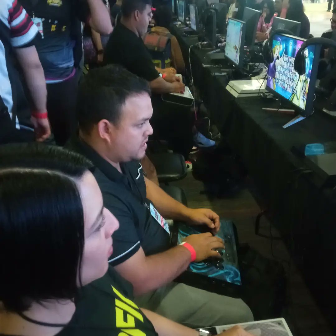 ChanAnyee's tweet photo. Casi no tome fotos, esto fue #smashfactor #kofxv #CDMX #KOF15 https://t.co/zeUPeBTdM8