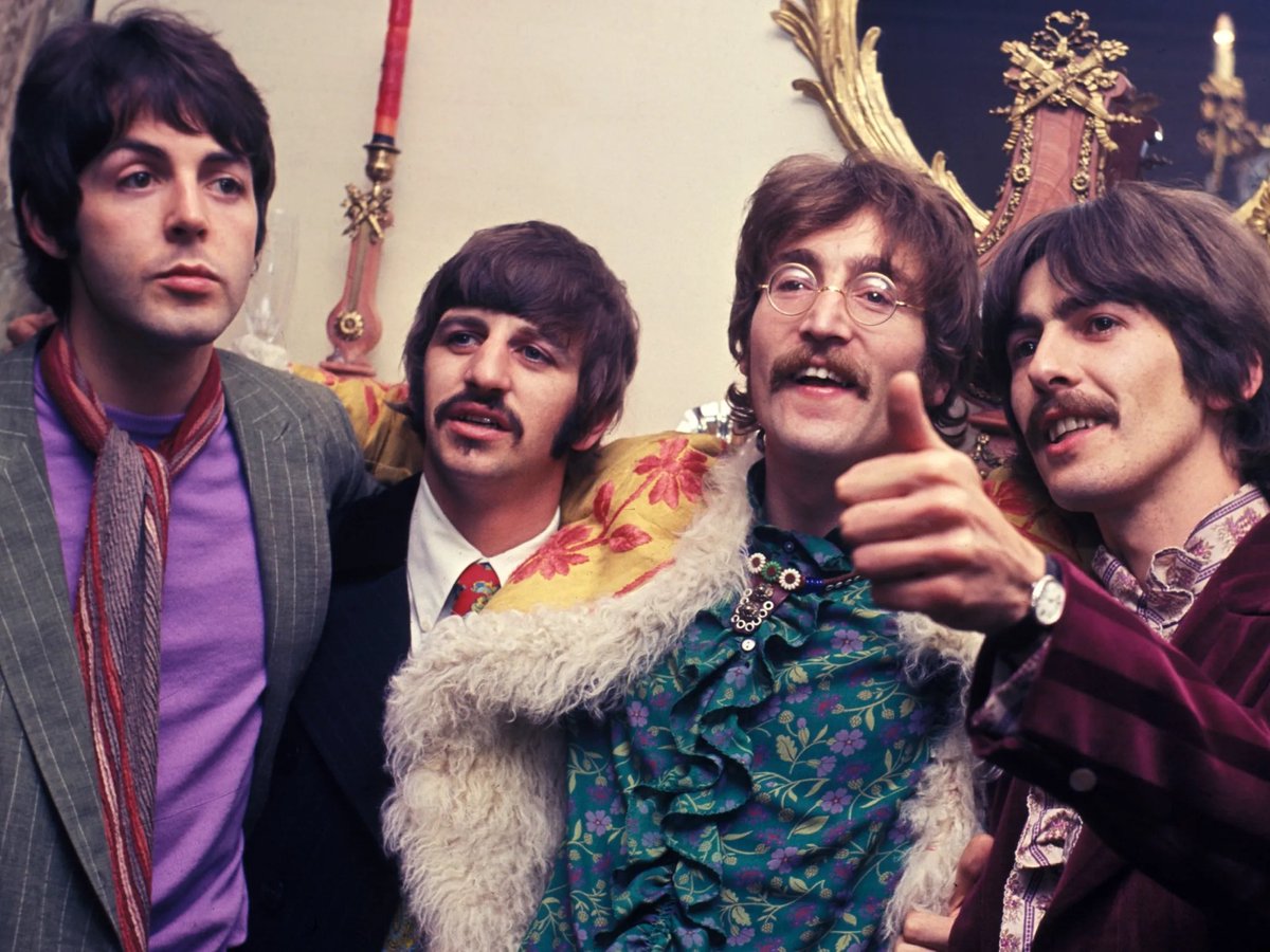 caitlinlarkin's tweet photo. Today I’ll play a George song that was originally supposed to appear on ‘Somewhere in England’, we’ll discuss the new trailer for the Brian Epstein biopic, ‘Midas Man’, I’ll also spin a cover from a country superstar &amp; more! 12EST @SIRIUSXM 18 #TheBeatles #beatl #beatleschannel https://t.co/fHQZUpFpEm