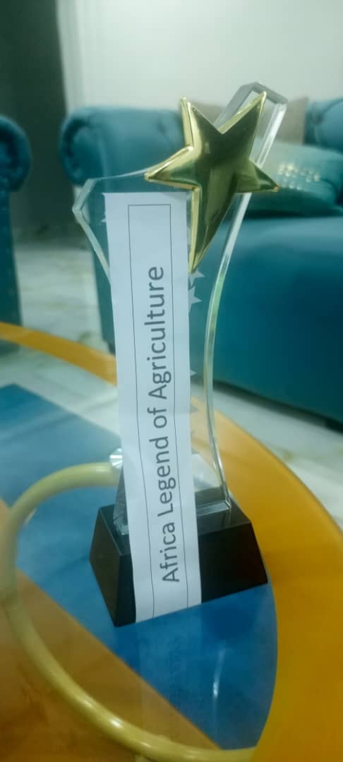 UyiaUg's tweet photo. Congratulations🎉 @Dausonmusasizi director @BusogaFarmers upon receiving an award fr being  Africa's Legend of Agriculture. (Liberia). Dr Dauson actively engaged Busia communities and the youth in Kampala in meaningful agricultural activities during our Capacity building sessions https://t.co/NZldV2u2SS