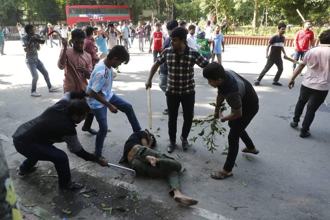 shohanikhan's tweet photo. #Save_Bangladeshi_students
#ALjazerra
#Bbcnews #CNN #TheWashingtonPost
#TheNewYorkTimes #TheGuardian
#BBC #AlJazeeraEnglish #TheWallStreetJournal
#CNBC #DhruvRathee #UnitedNations #NewYorkTimesOpinion
#ABCNews #NewYorkPost #ProjectNightfall
#AbhiandNiyu #QuotaReformProtest https://t.co/YFSR4Y4Naz