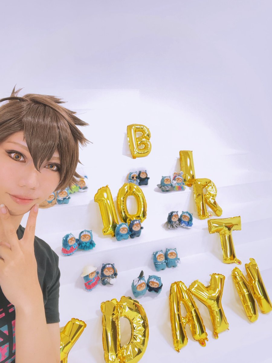 shiki_m_06's tweet photo. ミワさんのお誕生日会に参加させていただきました✨
26人の龍之介あわせ…すごい…‼️
この日のためにHeavenly Visitorの衣装を作成していたのだけれど、トラブって間に合わなくなってしまったので、アースコラボTシャツに変更して参戦💪
ミワさんお誕生日おめでとうございます🎉
#happyhappyTSUNAPI https://t.co/zvw927HEu1
