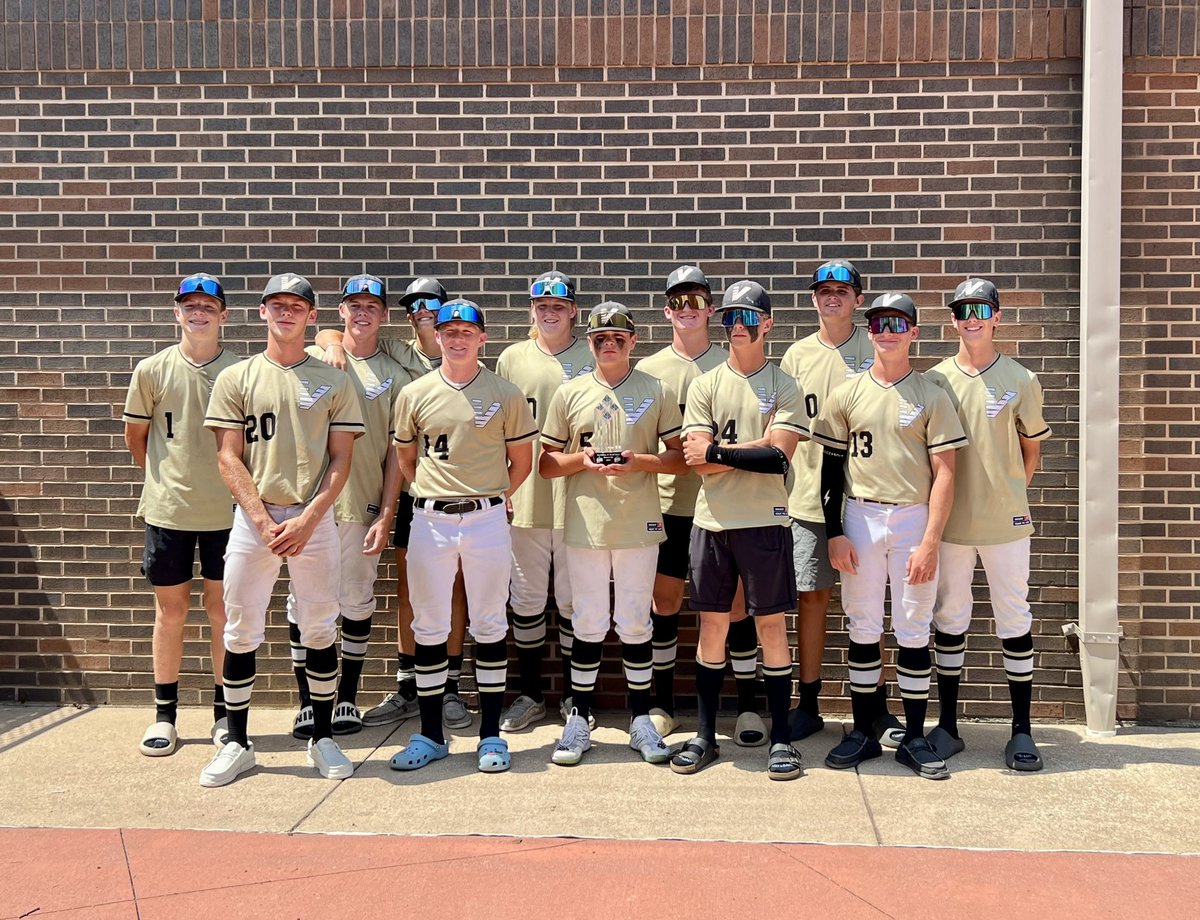 LPbaseball4life's tweet photo. Did well in our final tournament going 4-1, lost in the championship to a solid team. Finished the year 27-3! Thankful for this team! @BUncommitted @PerfectGameUSA @nextlevelbb @Ozark_Baseball https://t.co/KkyGOeXPZd