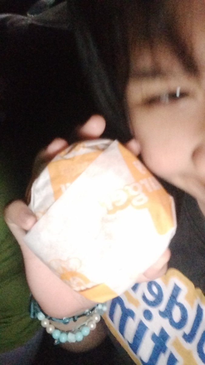 take out kong burger after ng 11pm dinner 

katabi ko siya habang nagaaral mamaya😅🙏🏻