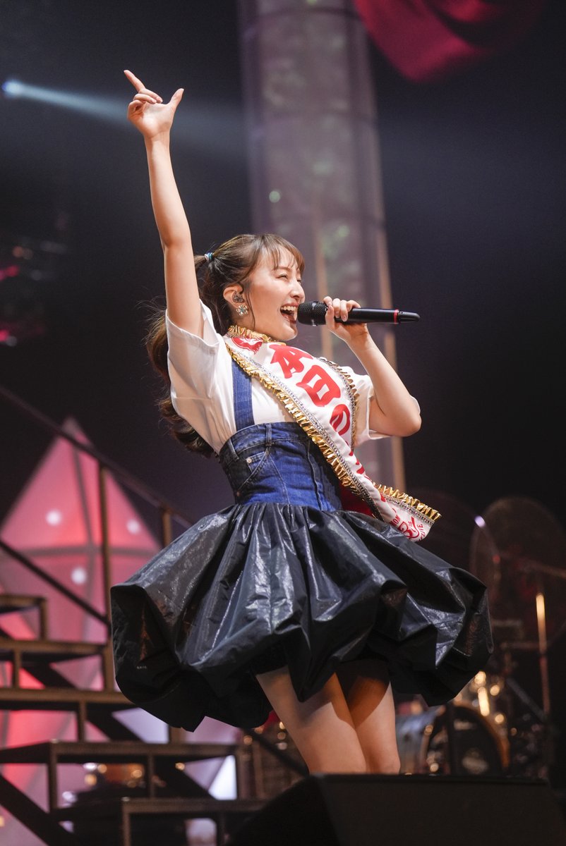 momoclo_king_pr's tweet photo. ❤️ ━━━━━━━━━━━━━━━┓
　#百田夏菜子 ソロコンサート🎙
 「百田夏菜子 30th BIRTHDAY LIVE」
┗━━━━━━━━━━━━━━ ❤️┛

🎊夏菜子ちゃん 30歳記念のバースデーソロコン🎂
ライブレポ&写真を公開ッ📝📸

■Read now📚
✒️https://t.co/3JMWSCcTbx

■LIVE Setlist Playlist🎶
🎧https://t.co/W4oTf9L99H

#ももクロ #momoclo #百田夏菜子30th