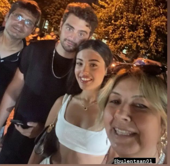 zineb38704's tweet photo. Yiğliz'in İzmir'den fotoğrafı 😭🤍

#yiğliz https://t.co/dtIFkOzXww
