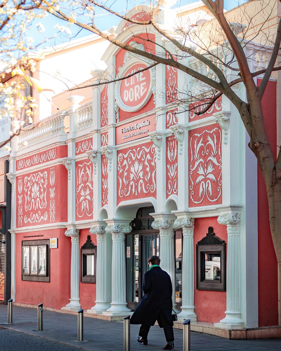 gatopormadrid's tweet image. El Cine Doré sigue siendo el templo cinematográfico más importante de Madrid y de los pocos cines centenarios de la ciudad.

¿Qué película recuerdas haber visto dentro?

📷 @Visita_Madrid