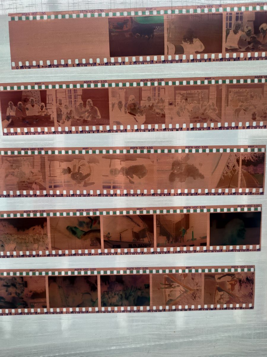 Hoy hace 25 años, aproximadamente a esta hora, en un FestiMad, disparaba el fotograma 16 de esta Agfa HDC 100 con una Minolta x300s. 
Mi primera foto de conciertos.