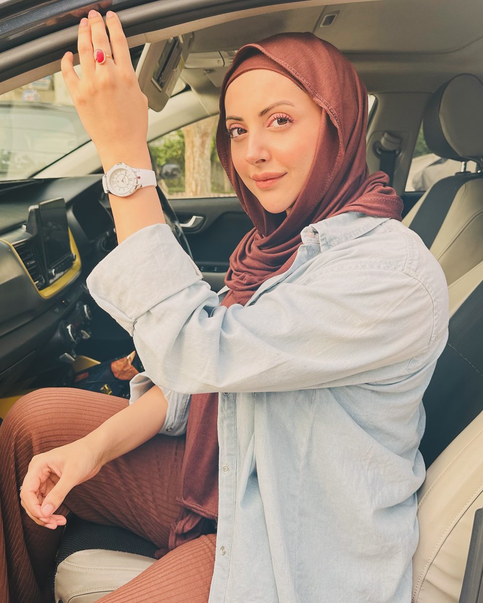ShowbizAndNewz's tweet photo. Beauty in Hijab - #MomalKhalid ❤️ https://t.co/Z7r7ruJcXG