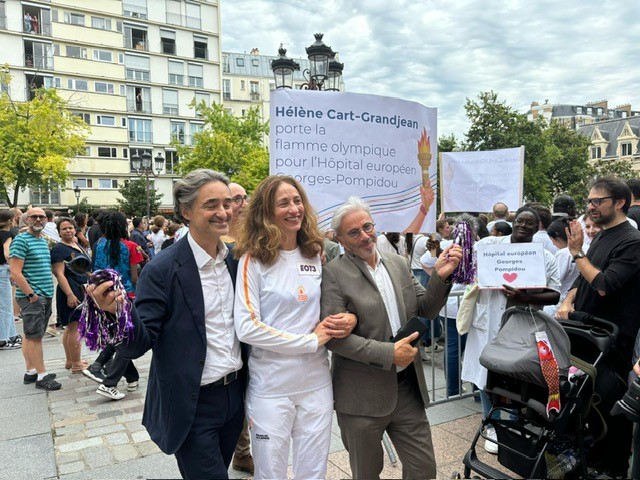 Hôpital européen Georges-Pompidou AP-HP (@hopitalpompidou) on Twitter photo Quel moment incroyable ! 😀
Hélène Cart-Grandjean, directrice de l'hôpital, porteuse de la flamme olympique #JO2024PARIS
Une grande fierté pour les personnels <a href="/HopitalPompidou/">Hôpital européen Georges-Pompidou AP-HP</a> <a href="/APHP/">Assistance Publique – Hôpitaux de Paris (AP-HP)</a> 👋 Quel moment incroyable ! 😀
Hélène Cart-Grandjean, directrice de l'hôpital, porteuse de la flamme olympique #JO2024PARIS
Une grande fierté pour les personnels <a href="/HopitalPompidou/">Hôpital européen Georges-Pompidou AP-HP</a> <a href="/APHP/">Assistance Publique – Hôpitaux de Paris (AP-HP)</a> 👋