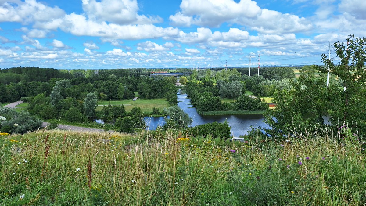 Vandaag werd de startnotitie gezonde leefomgeving besproken in #psnh. Statenlid <a href="/BouhlelHeidi/">Heidi Bouhlel-Lascaris</a>: “Een land vol gevaarlijke industrie heeft een sterke milieuwaakhond nodig. De omgevingsdienst heeft een tekort aan personeel. Dat heeft ook (negatieve) invloed op de leefomgeving.”