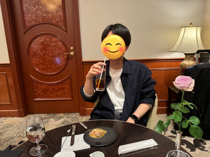 昨日は私のEAモニターさんがバンコクまで会いに来てくれたので一緒にホテルのラウンジでお茶をしました。

23歳ながら自分で事業を行い、私のEAも使い始めて半年で1500万円ほど利益を出しているそう。今の若者は行動力がすごいですね。

モニターの皆様もタイに来ることがあれば是非お声がけください。