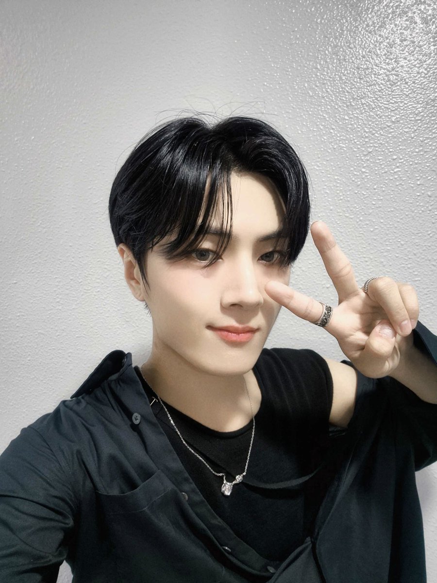 제이's Post ] 240716 #JAY: 😼🖤 @ENHYPEN_members @ENHYPEN #ENHYPEN
