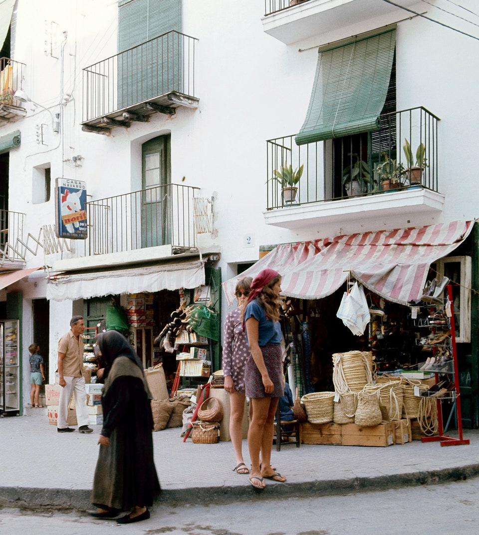 hipst_eria's tweet photo. Cualquier tiempo pasado fue mejor.

Ibiza, 1975.
©Gianni Ferrari. https://t.co/pNxaJqT83o