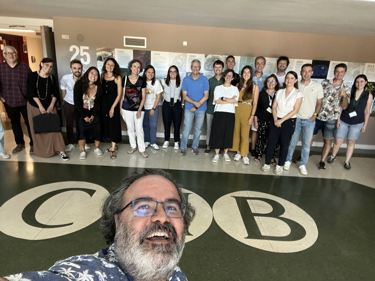 LluisMontoliu's tweet photo. Hoy hemos celebrado en el
@CNB_CSIC la reunión del grupo @CIBERER sobre “Edición Genómica y Terapia Génica” con la presencia de diversos grupos expertos en estas tecnologías, compartiendo proyectos, resultados, éxitos y fracasos, que de todo se aprende en ciencia. #CRISPR https://t.co/HGqBkibBjY