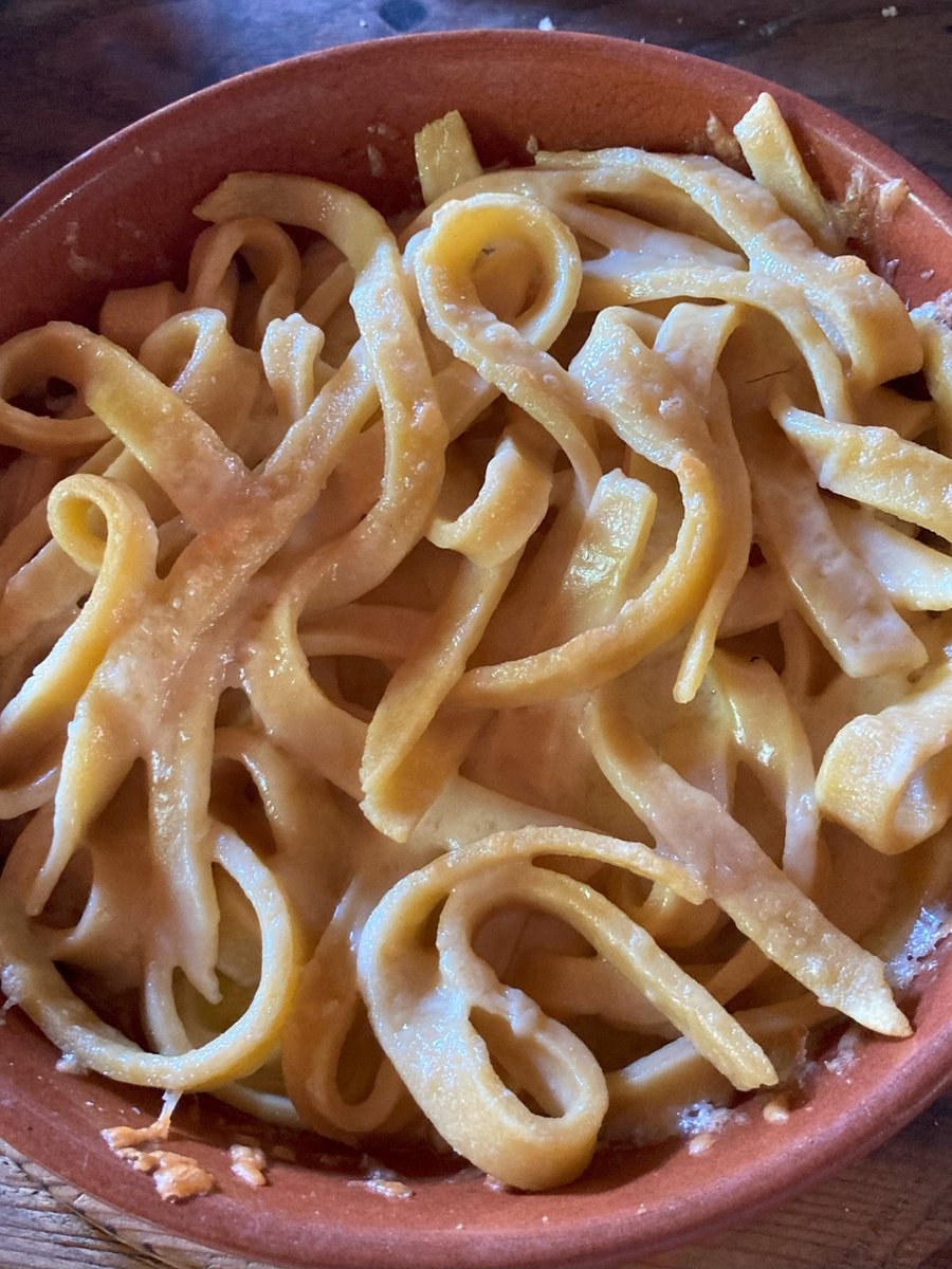 jyfmuseums's tweet photo. Yesterday was #NationalMacAndCheeseDay! “But, Jamestown” you say “surely they didn’t have mac and cheese at Jamestown in 1607?” Maybe we can’t prove that they did, but we do know it was possible. Let’s take a look at a later 14th-century dish called "Macrows." https://t.co/9ak0L9MZQI