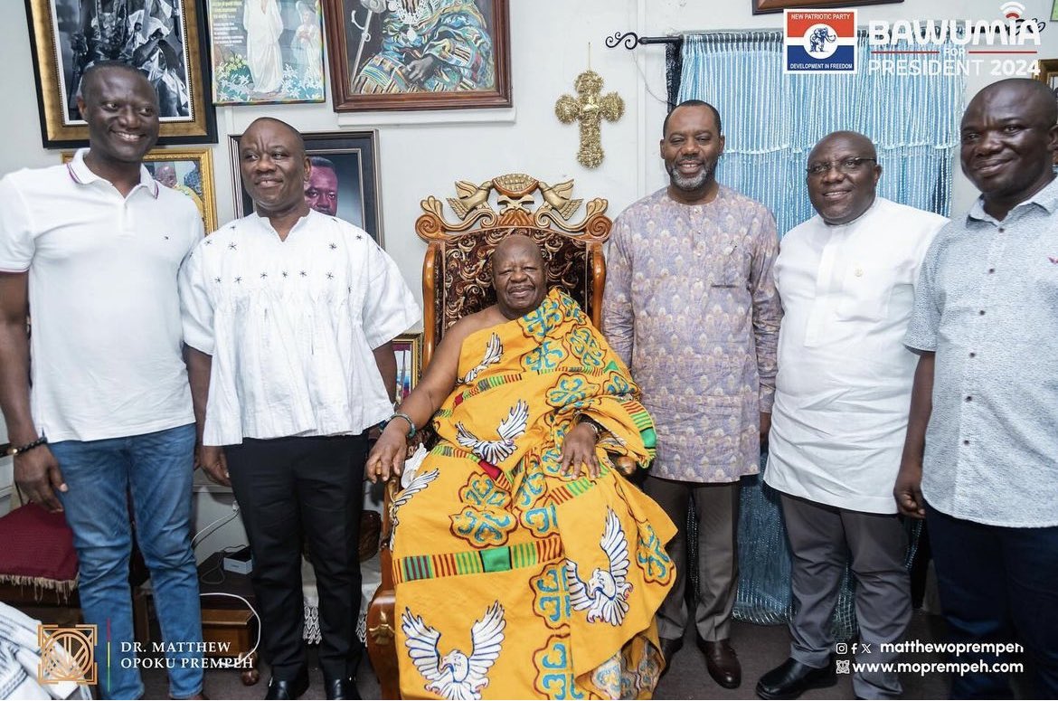 MatthewOPrempeh's tweet photo. Earlier today, I  paid a courtesy visit to His Royal Majesty Nene Sakite II, Konor of Manya and President of the Eastern Region House of Chiefs.

To seek his blessings, wise counsel, among others, I used the opportunity to rehash H.E. Dr. Bawumia's @mbawumia resolve of a deepened partnership with traditional authority; a catalyst for harmony and socio-economic growth. 

I also used the opportunity to commiserate with the family of the late Hon. Sub. Lt. Christian Kofi Tettey who was popularly known as Black Slate. Hon. Tettey was a founding member of the New Patriotic Party who dedicated his life to the service of our party and country. 

I reminded party faithfuls to emulate the long-standing commitment of this great stalwart to the ideals of the NPP by working assiduously for victory in December. 

#Bawumia2024
#BoldSolutionsforOurfuture
#ItisPossible