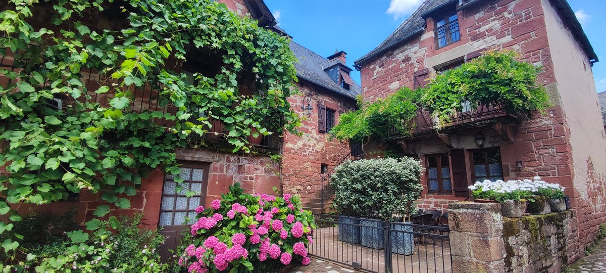 rvalsecchi36's tweet photo. berceau originel de la démarche @LPBVF🏰 https://t.co/YjR5qytFp2 magnifique et inoubliable 🙏#collonges-la-rouge en #correze ,🌳🍒🍊🌲aux confins du #limousin et du #quercy https://t.co/kNdEYj4dGx