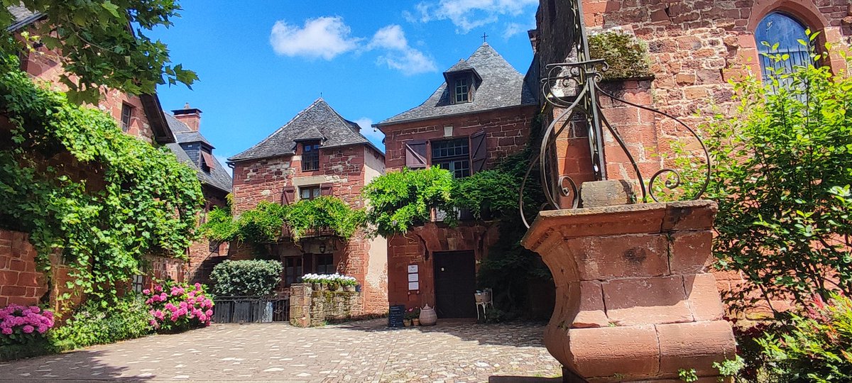rvalsecchi36's tweet photo. berceau originel de la démarche @LPBVF🏰 https://t.co/YjR5qytFp2 magnifique et inoubliable 🙏#collonges-la-rouge en #correze ,🌳🍒🍊🌲aux confins du #limousin et du #quercy https://t.co/kNdEYj4dGx