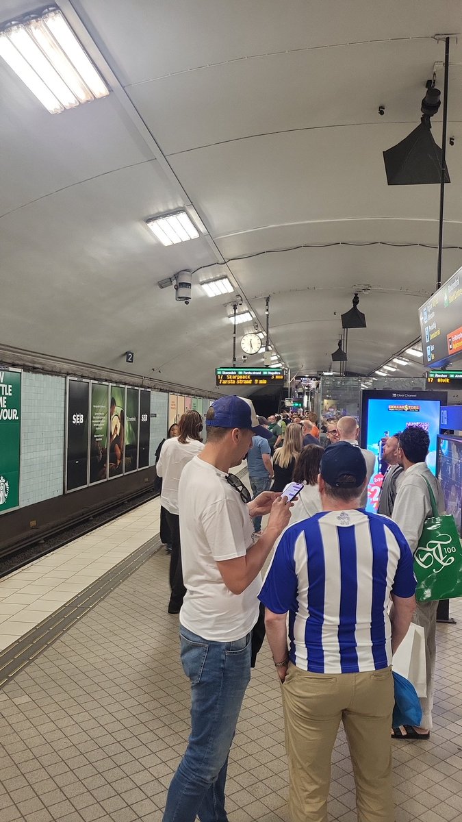 LeffeCanossa's tweet photo. - Har ni inte tunnelbana i Göteborg?
- Nä, vi har inget att dölja - vi har spårvagnar... #ifkgbg #BajenAway2024 https://t.co/YhH8hNZmgT