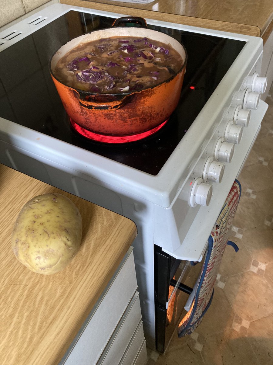 This is totally absurd! Cooking a warming, spicy pork casserole in July with red cabbage for a bit of colour to brighten up a dark and wet afternoon!! ☔️☔️😬😬
