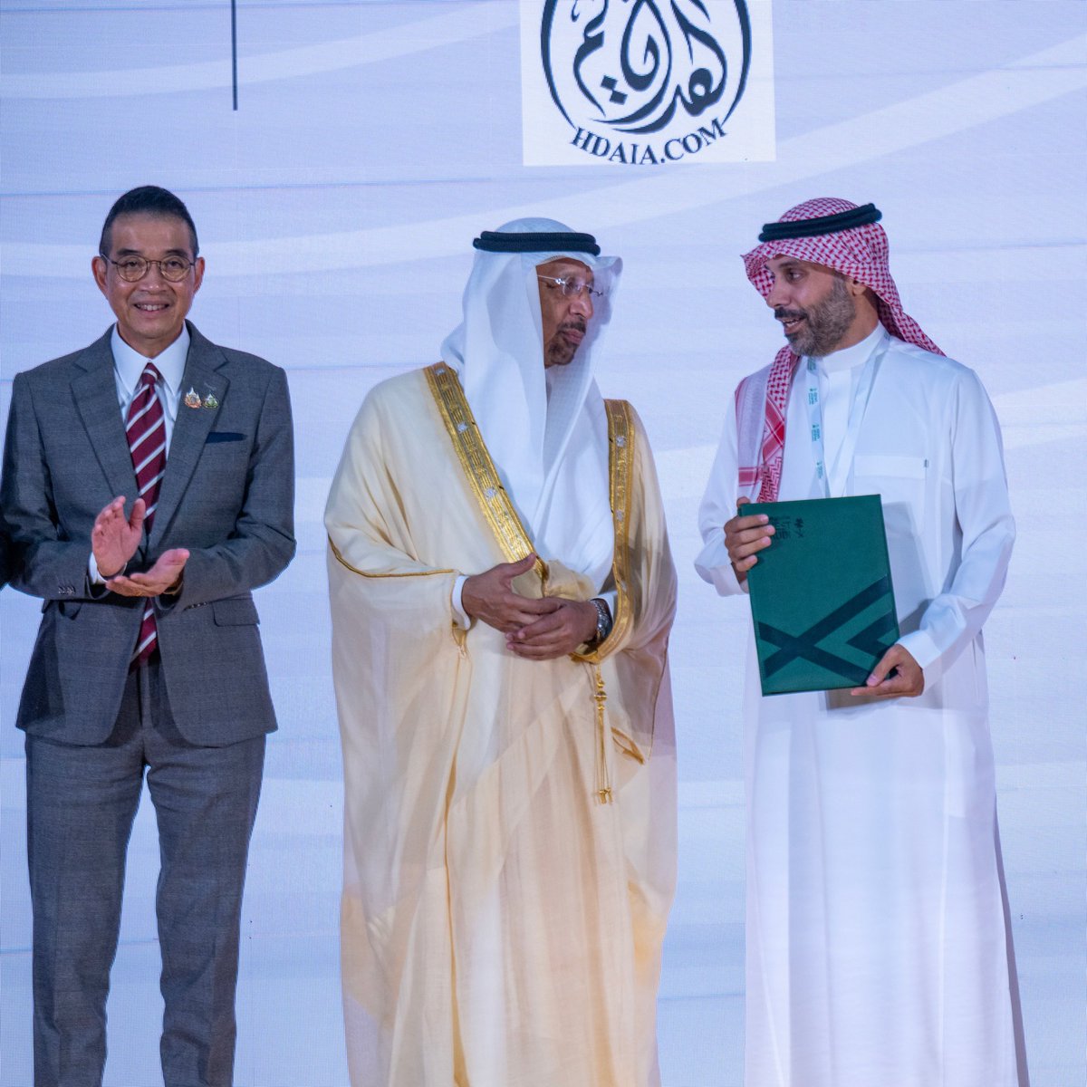 saudikh's tweet photo. شكراً لوزارة الاستثمار ممثله في معالي الوزير المهندس خالد الفالح @Khalid_AlFalih و الفريق الرئع لجهودهم المثمرة في هذا المنتدى الاستثماري الناجح.
باذن الله تصل صناعة العطور السعودية🇸🇦 إلى جميع الأسواق العالمية في فترة قياسية في ضل هذا الحراك الفعال.
#عطري_سعودي 🇸🇦 https://t.co/PJykzcAV3u