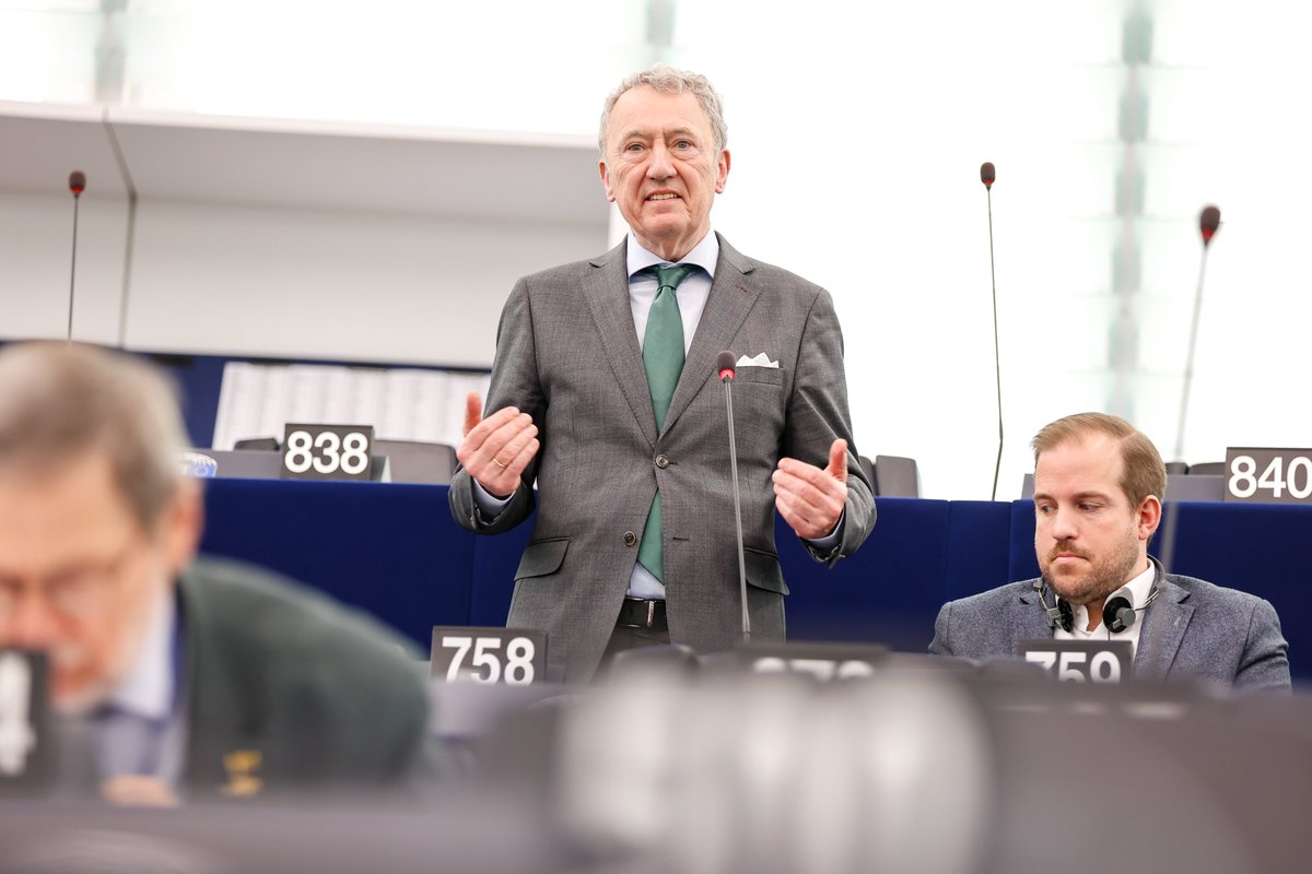 Vandaag nemen <a href="/AnnieSchreijer/">Annie Schreijer-Pierik</a>,
<a href="/ToineMandersEP/">Toine Manders</a> en <a href="/henkjanormel/">Henk Jan Ormel</a> afscheid als Europarlementariër.

Bedankt Annie, Toine en Henk Jan voor jullie inzet namens het <a href="/cdavandaag/">CDA</a> in Europa!💚🇪🇺