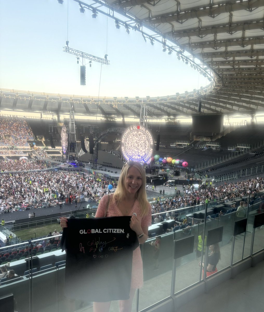 KristyMcDougal1's tweet photo. Had THE BEST TIME @coldplay Rome on Saturday night. Such a beautiful night, filled with music, light & joyous peopleโค๏ธ๐ฉต๐๐๐ #coldplayrome #coldplay #globalcitizen #coldplayxtra #believeinlove https://t.co/6AgI6bhY8I