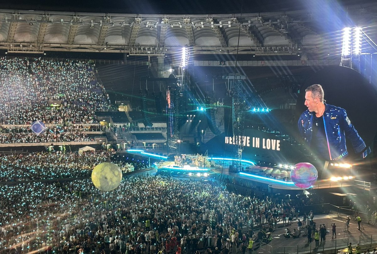 KristyMcDougal1's tweet photo. Had THE BEST TIME @coldplay Rome on Saturday night. Such a beautiful night, filled with music, light & joyous peopleโค๏ธ๐ฉต๐๐๐ #coldplayrome #coldplay #globalcitizen #coldplayxtra #believeinlove https://t.co/6AgI6bhY8I