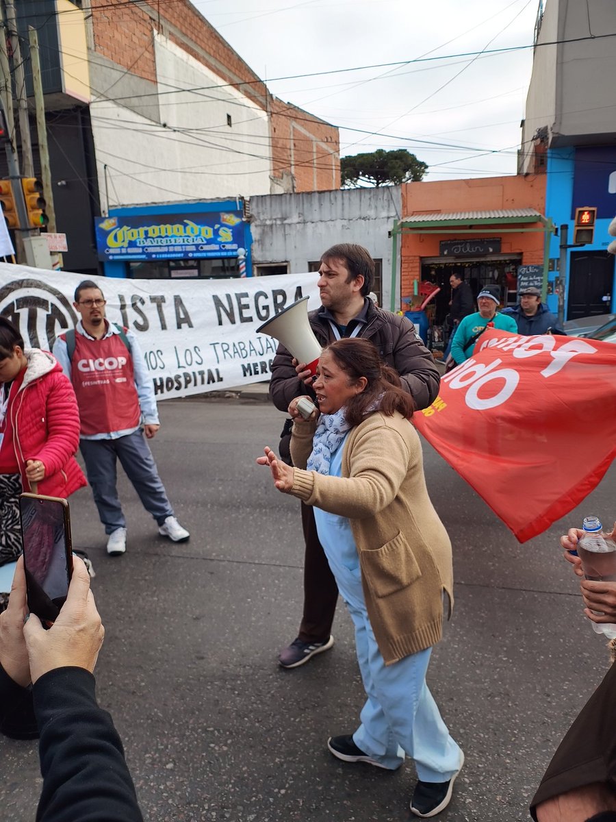 sebachirin's tweet photo. Los compañeros denuncian que la persecución y pase a disponibilidad de delegados históricos va de la mano del  el vaciamiento del Hospilta Mercante y de la salud pública provincial. https://t.co/MlBM7nBFpz
