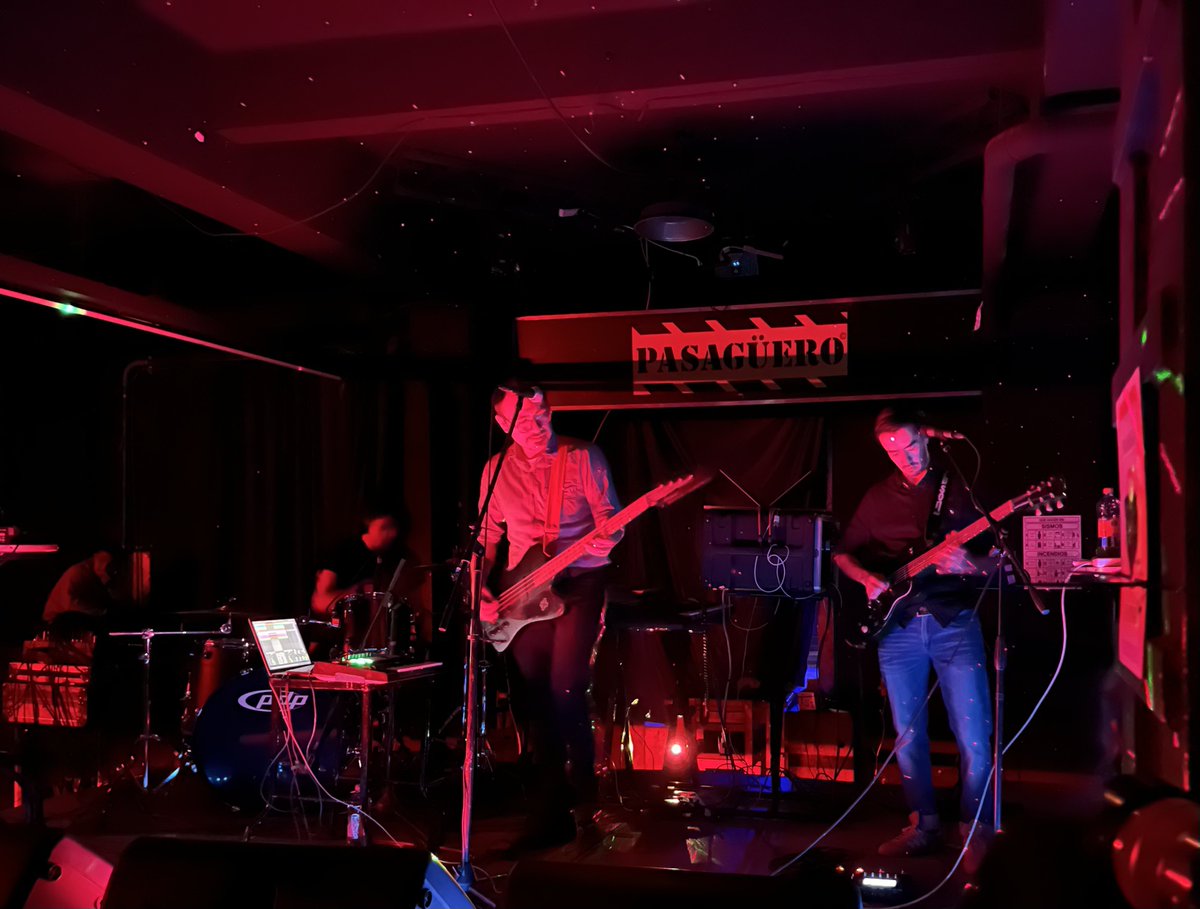 dramaticmx's tweet photo. Buen toquín la noche del viernes. Fue nuestro debut con un baterista. Nuestro sonido creció mucho así como nuestra dinámica como banda… https://t.co/2BnpLQGgM3