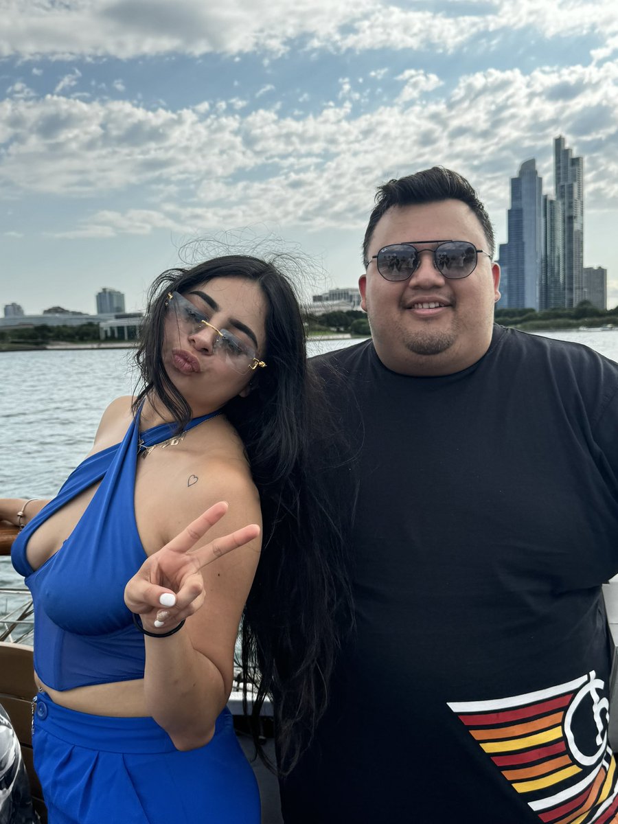 Feer_Villalvazo's tweet photo. Una persona bien buena 🥵 y a lado una tal Feer villalvazo🗿 @dedreviil
#chicagocon https://t.co/pMuGxol41E