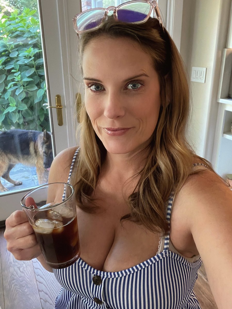 annaisapeach's tweet photo. Go to reddit to see more. Don't be lazy. I'm not sending you pics in DMs.  Reddit is free. 

https://t.co/P7fanSb3b2 https://t.co/zxmyWj9eAm