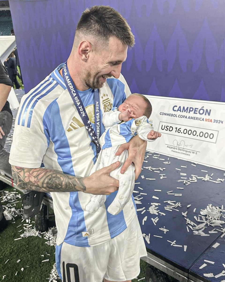 ESPNFC's tweet photo. Messi carrying Gonzalo Montiel's six-week-old baby, Thiago 💙👶

Let's see where he's at in 15 years 😂

(📸 nacucchio.karina/IG) https://t.co/XrSshOX1DG