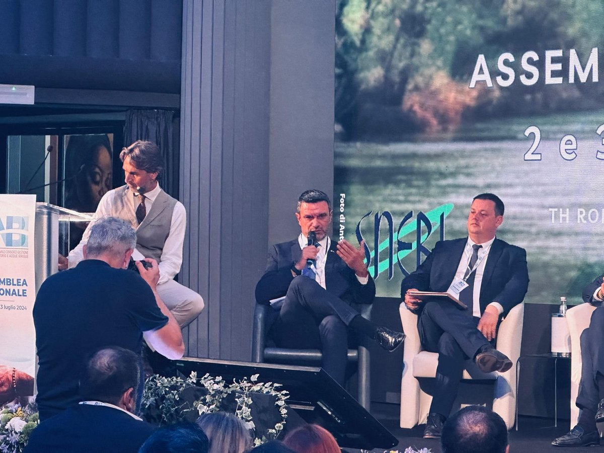 CiaFvg's tweet photo. Il presidente di #Cia Cristiano Fini interviene all'Assemblea ANBI-Associazione Naz. Consorzi gestione: sull'#acqua è ora di passare dalle parole ai fatti 📷📷

Leggi di più 📷 https://t.co/8j9UNcgUMD https://t.co/Mw3bfIgoYX