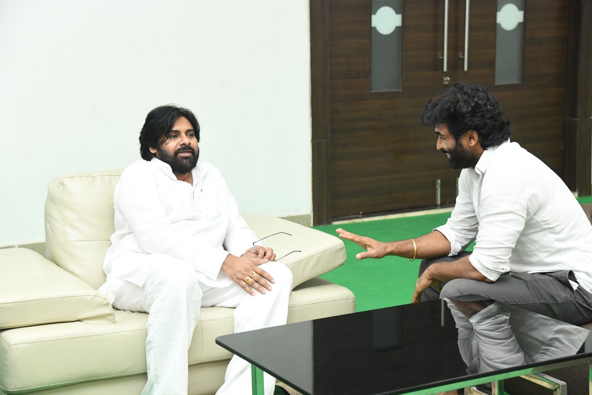Had a wonderful and heartfelt conversation with our @janasenaparty leader and beloved Andhra Deputy CM, Shri @pawankalyan Anna! Excited about the future plans for Telangana and proud to be part of this journey!! 
#janasenaparty #pawankalyan #janasena #telanganafuture