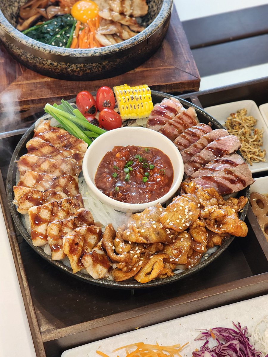 henmuntookdee's tweet photo. #เห็นมันอร่อยดี อร่อยน้ำตาไหล🥹 เป็นร้านข้าวเกาหลีหน้าล้นที่ชอบมากๆๆจากกังนัม ตัวBBQกระทะร้อนเลือกได้3อย่าง แนะนำสามชั้นออริจินัลกับผัดสไปซี่+เนื้อย่าง (สันคอยังไม่ถูกจริต) น้ำจิ้มดีมากกก!! เครื่องเคียงจัดเต็ม อร่อยแบบไม่งงว่าทำไมคนเต็มร้าน

📍Onkijung ชั้น6 CTW ข้างคิโนะ @aroii https://t.co/6n723bd6oR