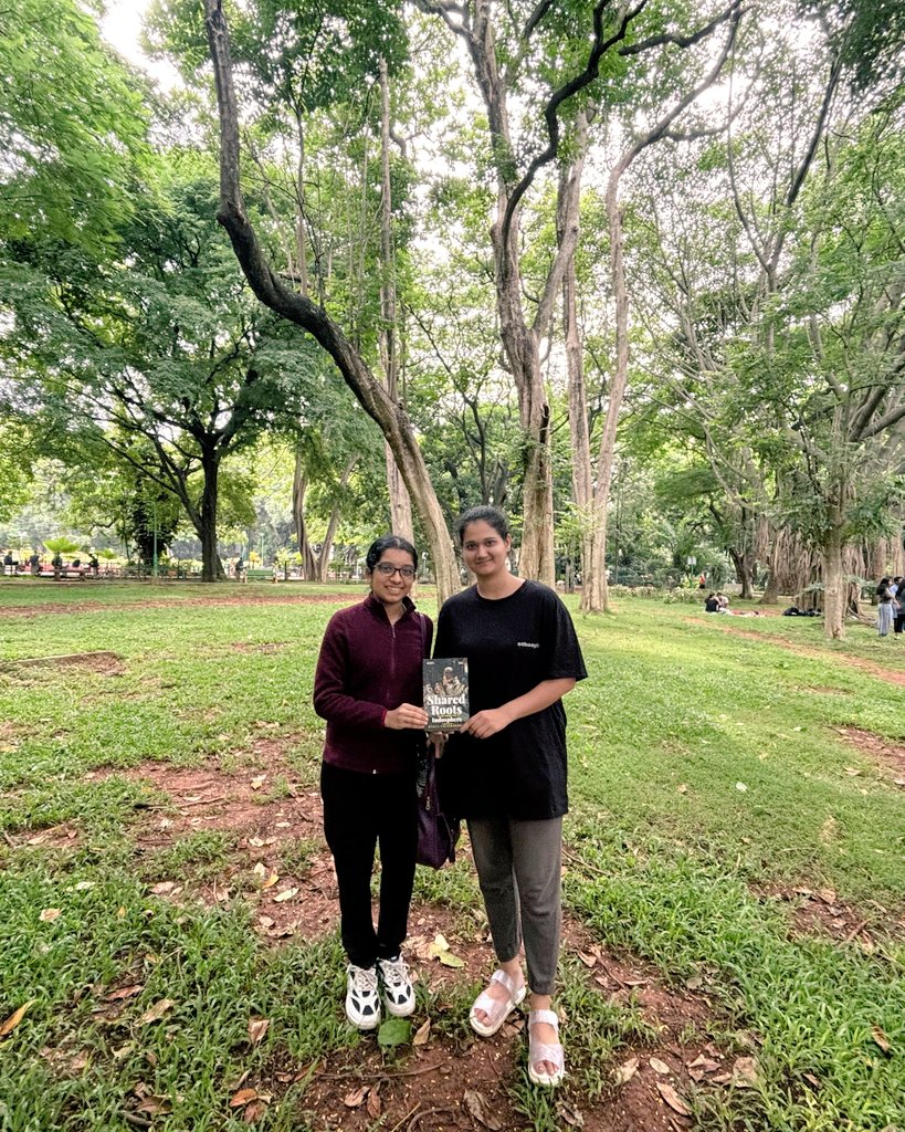 Srinidhitweets's tweet photo. Happy to have presented a copy of #SharedRoots to @GubbiSamashti  after an amazing #KimBho: Sanskrit weekend at Cubbon Park on Sunday! https://t.co/o07fdOwlnW