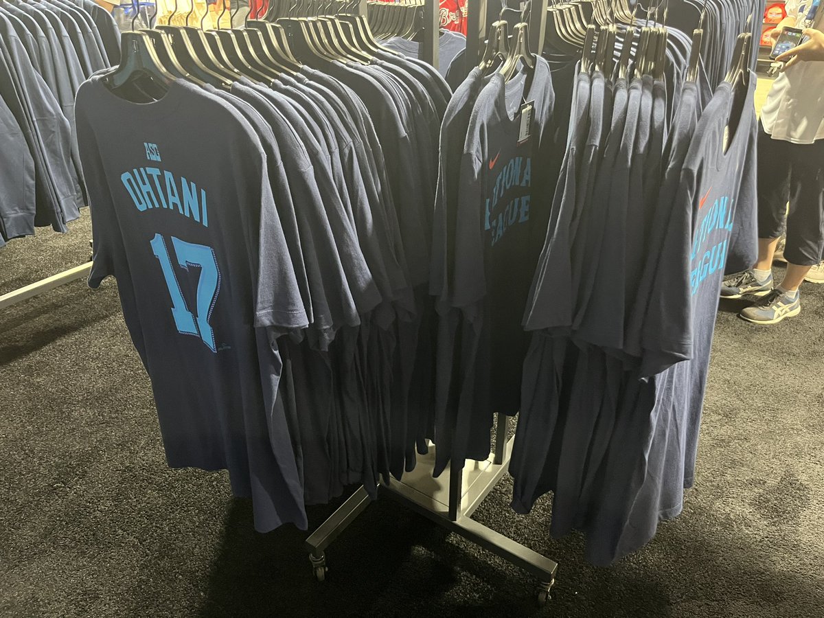 オールスター 特設グッズ売り場⚾️ #ドジャース #大谷翔平 選手のTシャツ（44.99ドル）はS、Mサイズ完売💦💦💦 試合1日前なのに……💸  #LetsGoDodgers #ShoheiOhtani #Shotime #Dodgers