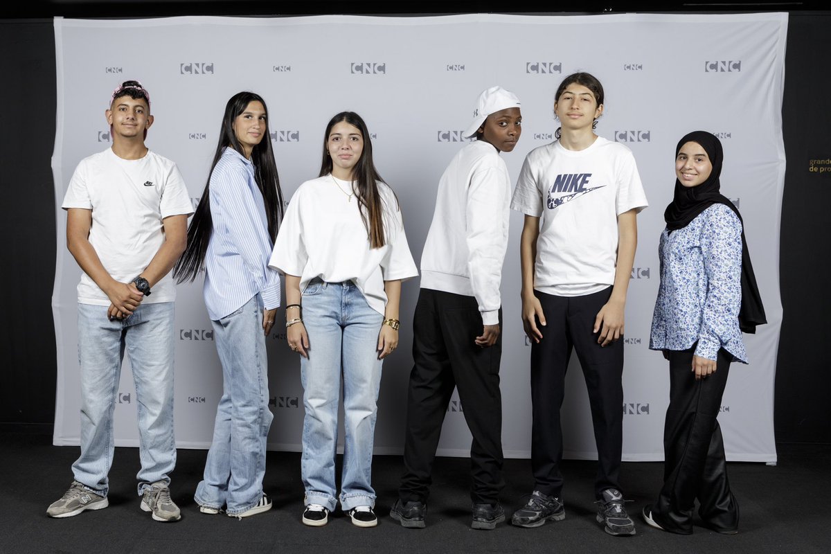 DufraisseCcile1's tweet photo. 💫 L’accueil jeunes de Bourbaki a travaillé avec l’asso @LaTrame sur le défi national « Écris ta série ». Ce concours organisé par le @LeCNC, en partenariat avec le @education_gouv a permis à nos 6 jeunes d’être finalistes dans leur catégorie pour présenter leur projet de série « Entre vos mains » à Paris. Leur concept de série interactive a séduit le jury qui leur a attribué un prix avec la mention spéciale « créativité du projet ».

Un grand bravo 🎉 à eux et à l’équipe municipale de l’accueil jeunes 🤩