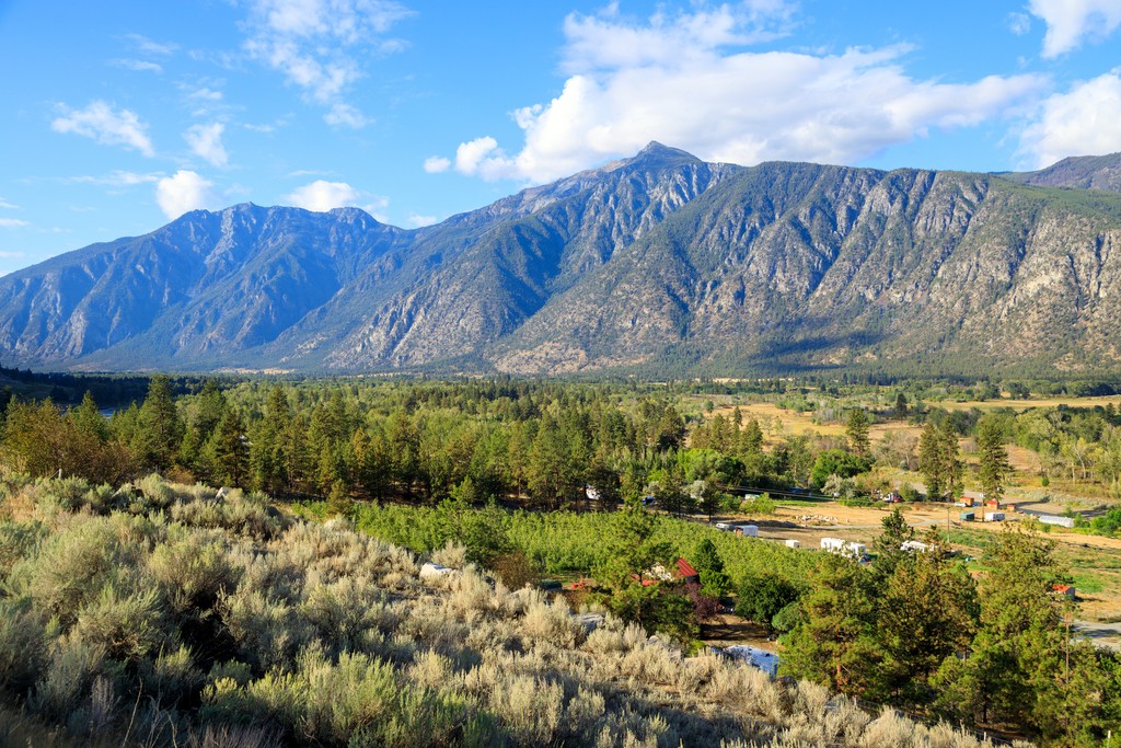 Happy Monday from the beauty that is the Similkameen Valley 🏠️🍷