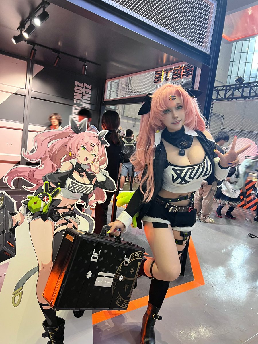 想把这个妮可立牌偷回家ono #绝区零 https://t.co/pdYvRJhXgn