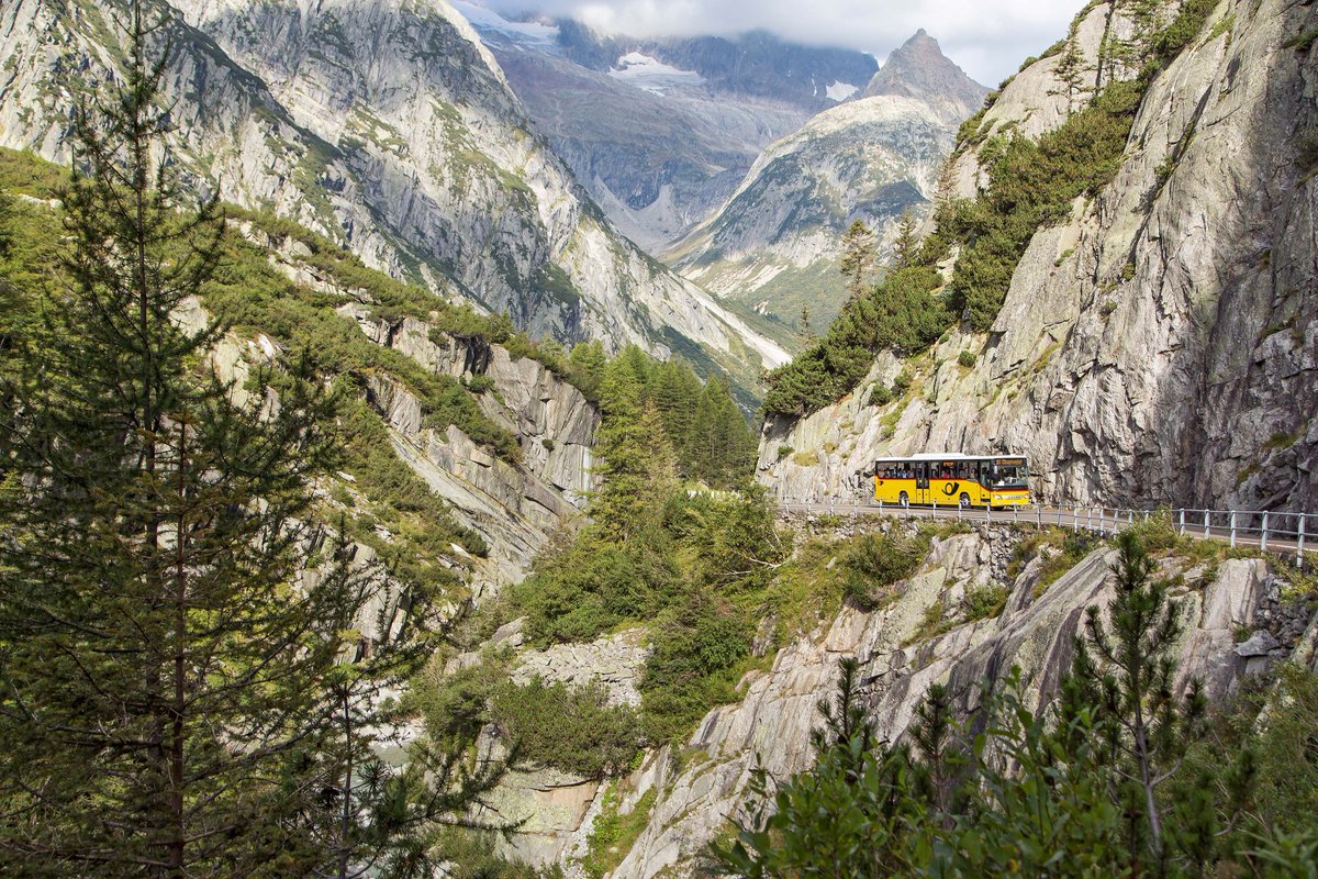 Travel_CH_'s tweet photo. Can you name Switzerland’s most iconic mountain passes?
If you thought about Grimsel, Nufenen, Gotthard and Susten – you’re spot on!
Experience them on the four-pass route through the Central Alps by #PostBus 🚍
More: https://t.co/GNKBIUpyq3
📸 @PostAuto
#TravelSwitzerland https://t.co/GAXs004fn5