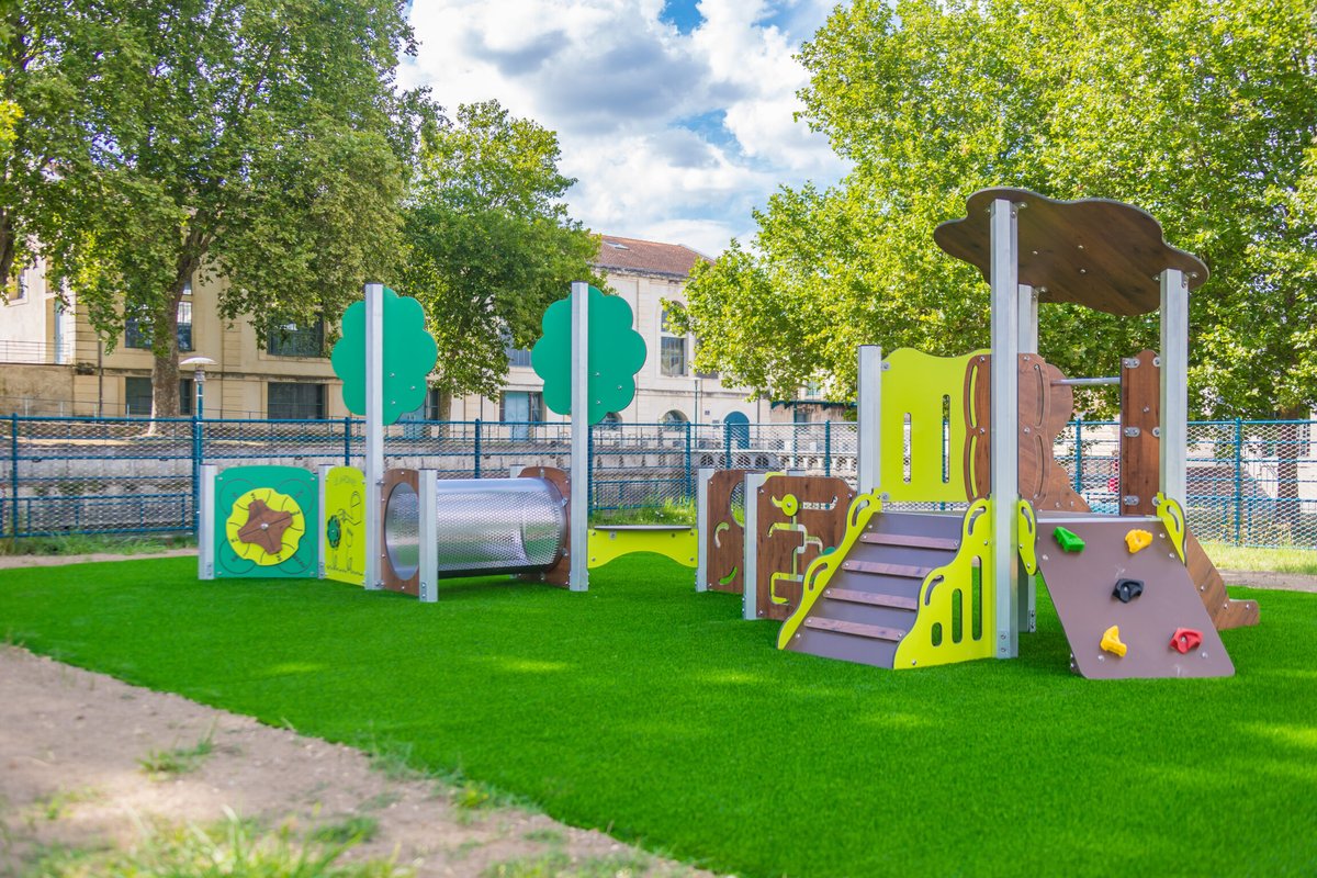 Chatellerault86's tweet photo. 📢 Découvrez les récents aménagements à #LaManu ! Une nouvelle aire de jeux, deux Rollrunners géants et un aéroskate viennent enrichir l'offre pour tous les âges. Des installations modernes et innovantes, à visiter dès maintenant. https://t.co/bo8KX5zQHo