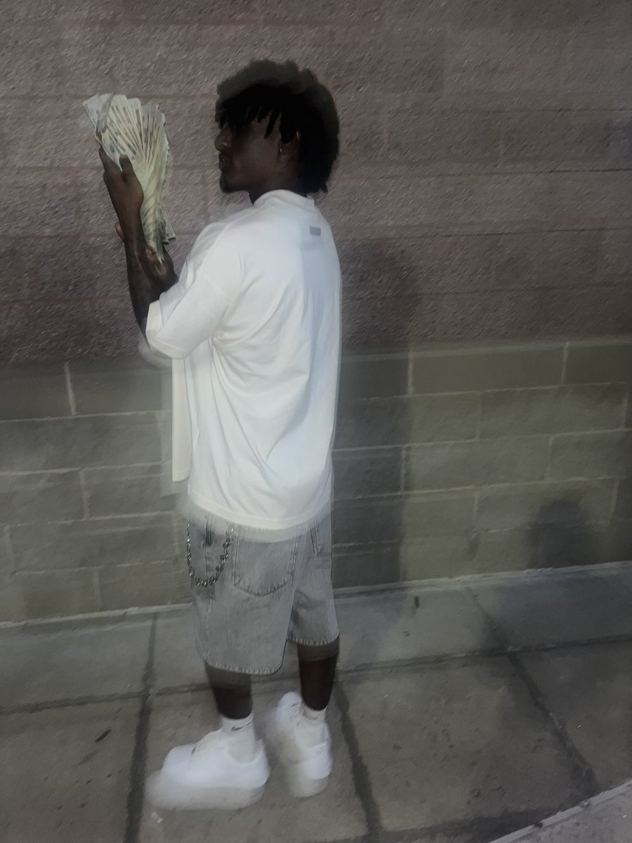 ynr2deuce's tweet photo. #stillgettingmoney https://t.co/Hvjcu5hT0N