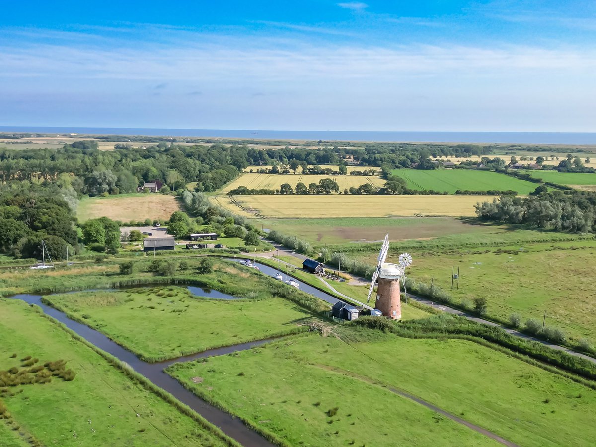NickDunbar77's tweet photo. A few shots from
#SeaPalling #HorseyMill and #CaisterBeach this morning 😊 @ChrisPage90 @WeatherAisling @BBCNorfolk @bbcweather @visitnorfolk #Windmill #beach @itvanglia @Kate_Kinsella https://t.co/PRPnc1jcl0