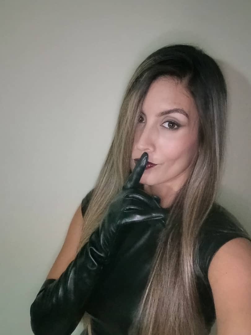 goddesadri's tweet photo. Ship up and obey! 🫦💄 https://t.co/gVaEZYtQUJ