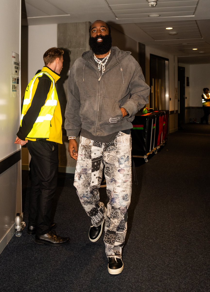 JHarden13's tweet photo. still Euro-steppin #Uno https://t.co/gNhn5EUrmG