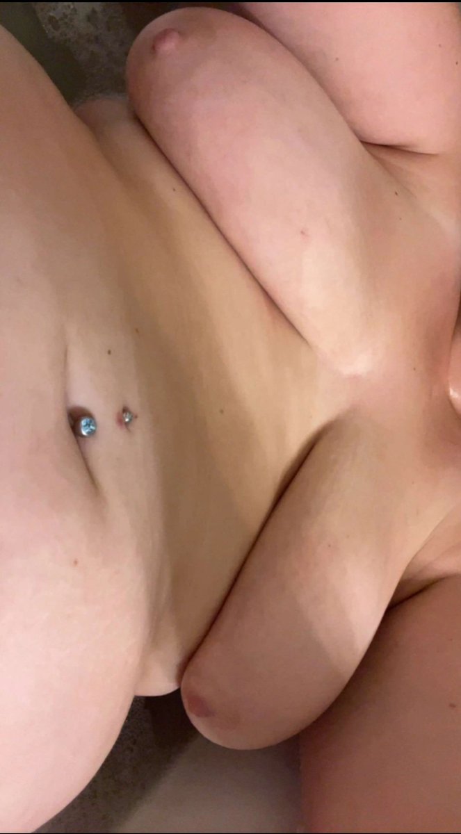 JeffBobbins's tweet photo. My friend thinks she wouldn't make it on twitter or only fans let's prove her wrong. #onlyfans #mellonmonday #titties #titty #roastme #horny https://t.co/1CDSEnCGfT